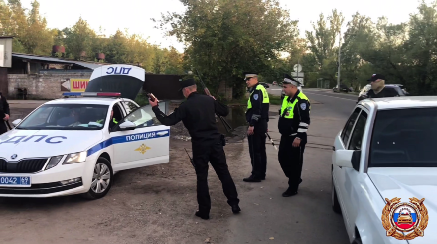 Пьяные за рулем, тонировка и оружие: в Тверской области прошел масштабный рейд ГАИ Пьяные за рулем, тонировка и оружие: в Тверской области прошел масштабный рейд ГАИ