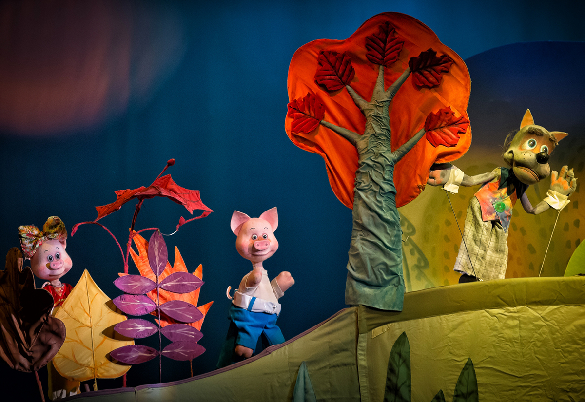 В Твери покажут детский спектакль «Три поросенка»