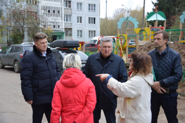 В Твери ведутся оперативные работы по ремонту повреждений на теплосетях