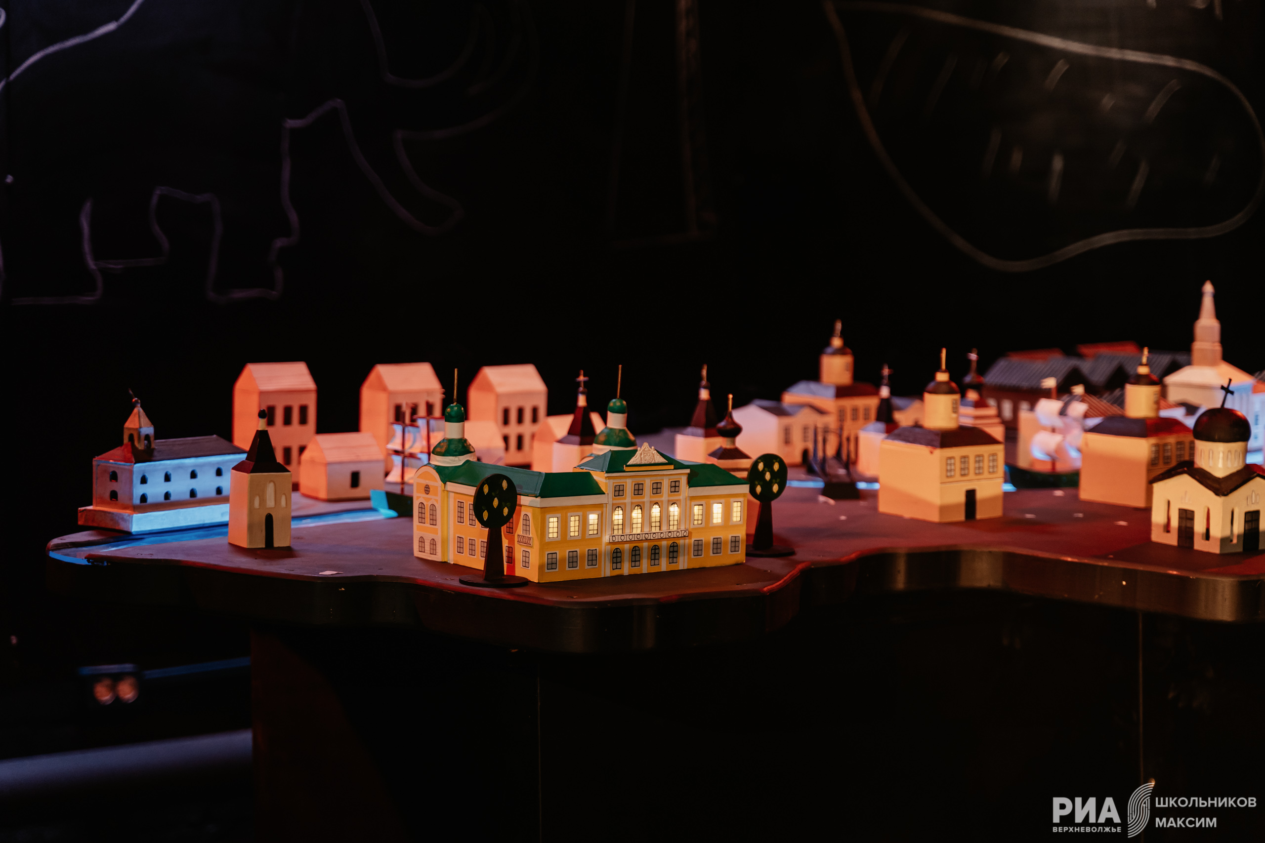 В Тверском ТЮЗе 23 ноября покажут спектакль «История небольшого города» В Тверском ТЮЗе 23 ноября покажут спектакль «История небольшого города»