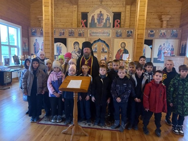 Ученики Сонковской школы посетили Храм Святых Царственных Страстотерпцев Ученики Сонковской школы посетили Храм Святых Царственных Страстотерпцев