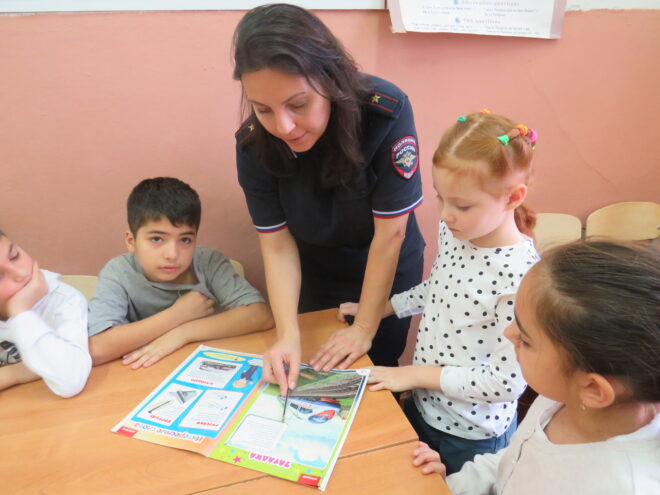 В Твери для школьников СОШ №25 прошла профилактическая акция «Безопасные каникулы» В Твери для школьников СОШ №25 прошла профилактическая акция «Безопасные каникулы»