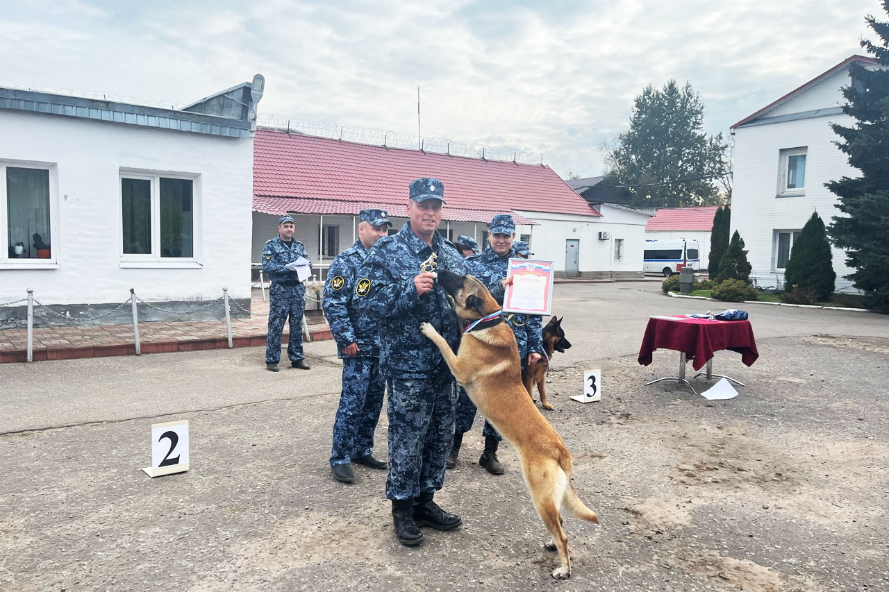 В УФСИН по Тверской области определили лучших кинологов на соревнованиях