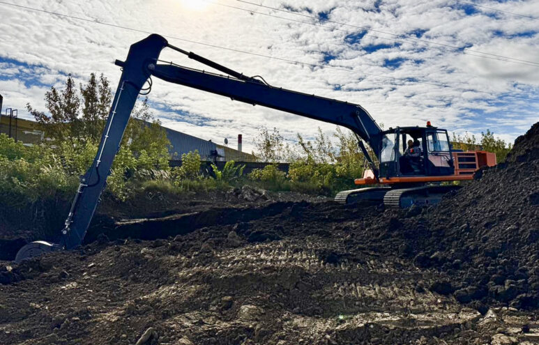 Тверское предприятие изготовило первый опытный экскаватор с сверхдлинным оборудованием Тверское предприятие изготовило первый опытный экскаватор с сверхдлинным оборудованием