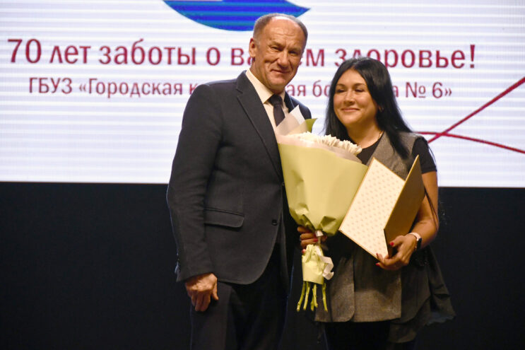 Коллектив горбольницы №6 Твери поздравили с 70-летием учреждения