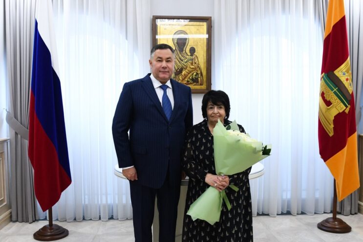 Главного врача Центра Аваева Каринэ Конюхову поздравили с юбилеем Главного врача Центра Аваева Каринэ Конюхову поздравили с юбилеем