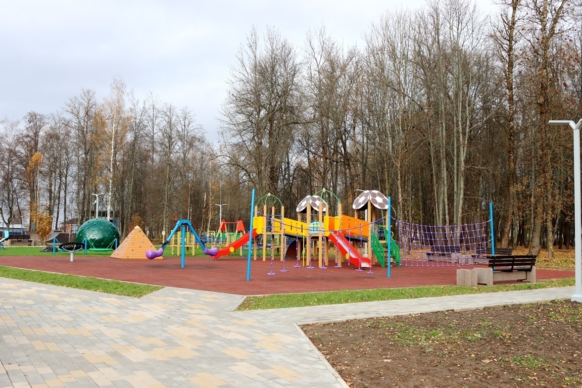 В нелидовском городском парке открыли новую детскую площадку
