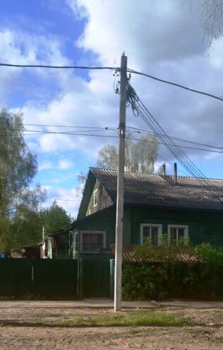 Филиал «Россети Центр» – «Тверьэнерго» предупреждает о рисках, связанных с несанкционированным размещением интернет-кабелей на опорах линий электропередачи Филиал «Россети Центр» – «Тверьэнерго» предупреждает о рисках, связанных с несанкционированным размещением интернет-кабелей на опорах линий электропередачи