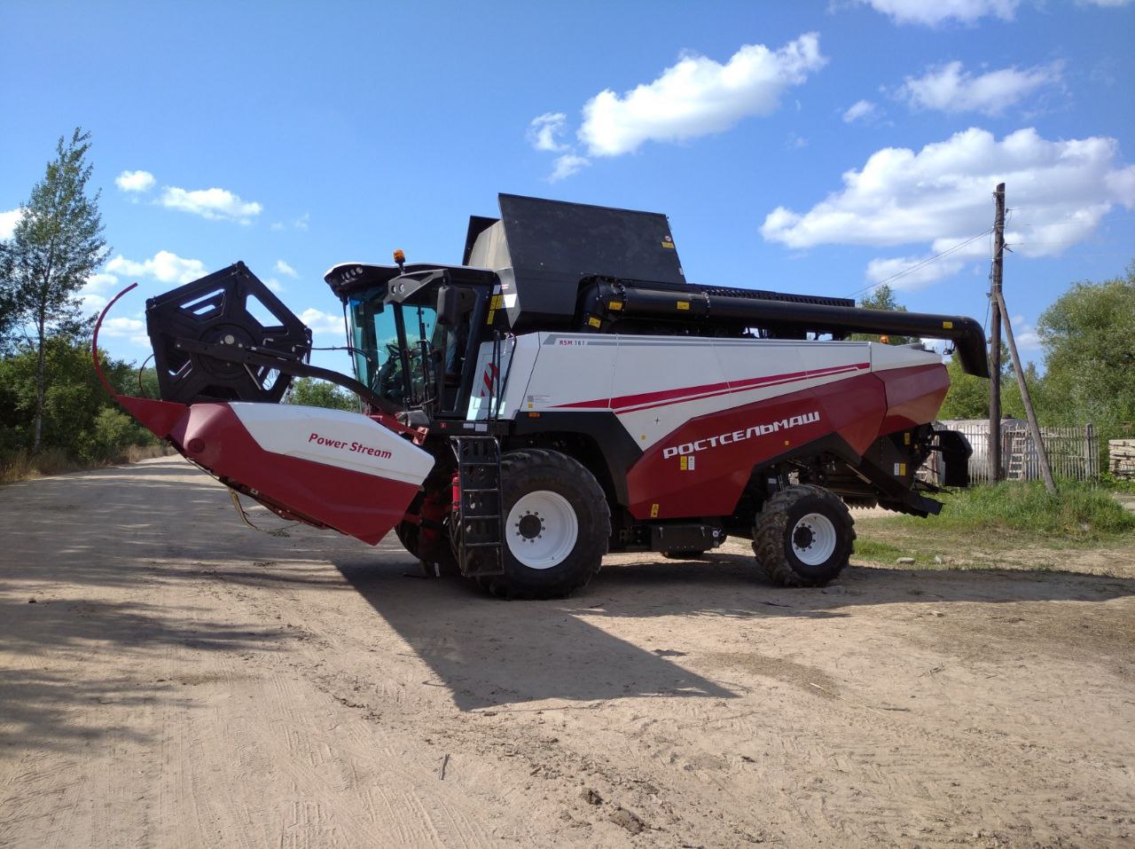 Работает за четверых: мощный помощник аграриев