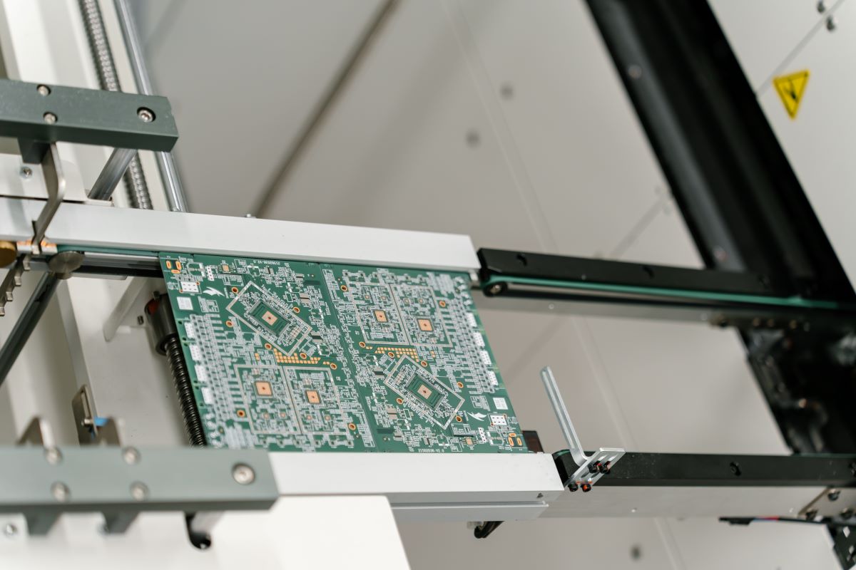 Над страною звучит московский гигабит: «Ростелеком» запустил массовое производство роутеров Wi-Fi 6