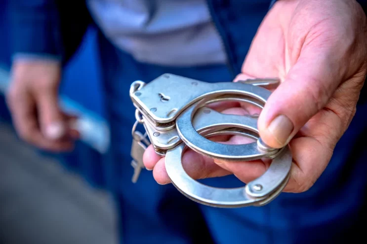 В Твери взяли под стражу мужчину, организовавшего въезд нелегалов В Твери взяли под стражу мужчину, организовавшего въезд нелегалов