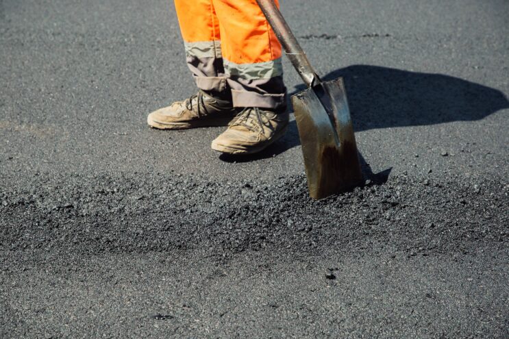 На территории нелидовской школы отремонтировали плац