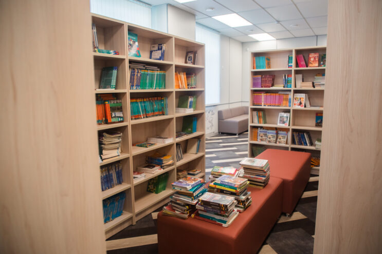 В детской библиотеке Осташкова открылась фантастическая выставка В детской библиотеке Осташкова открылась фантастическая выставка