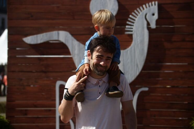 Конкурсы, частушки и призы: как прошёл День отца в «Современнике»