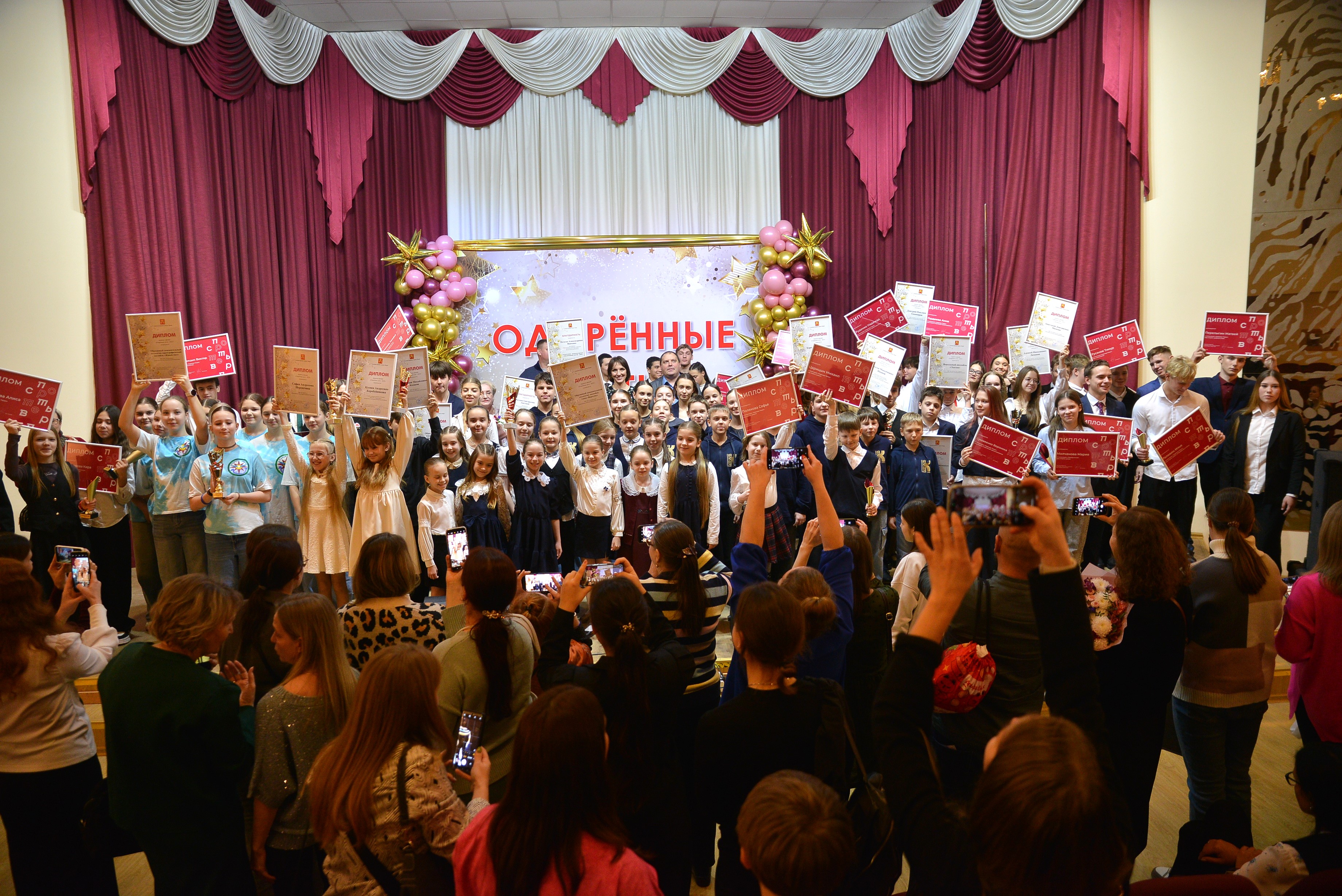 В Твери наградили одарённых школьников и их наставников