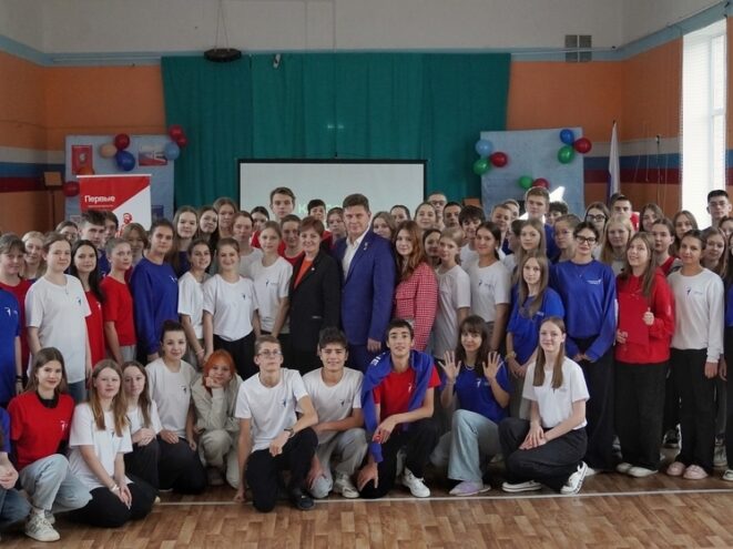 Оленинские школьники встретились с Героем России Оленинские школьники встретились с Героем России