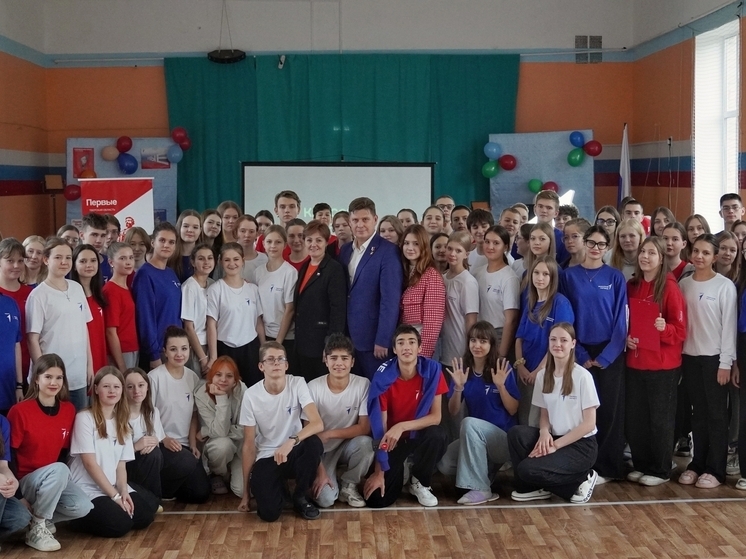 Оленинские школьники встретились с Героем России