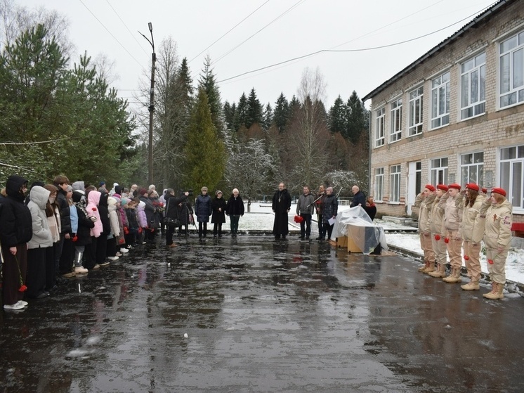 В Оленинском округе открыли мемориальные доски в память о погибших бойцах СВО В Оленинском округе открыли мемориальные доски в память о погибших бойцах СВО