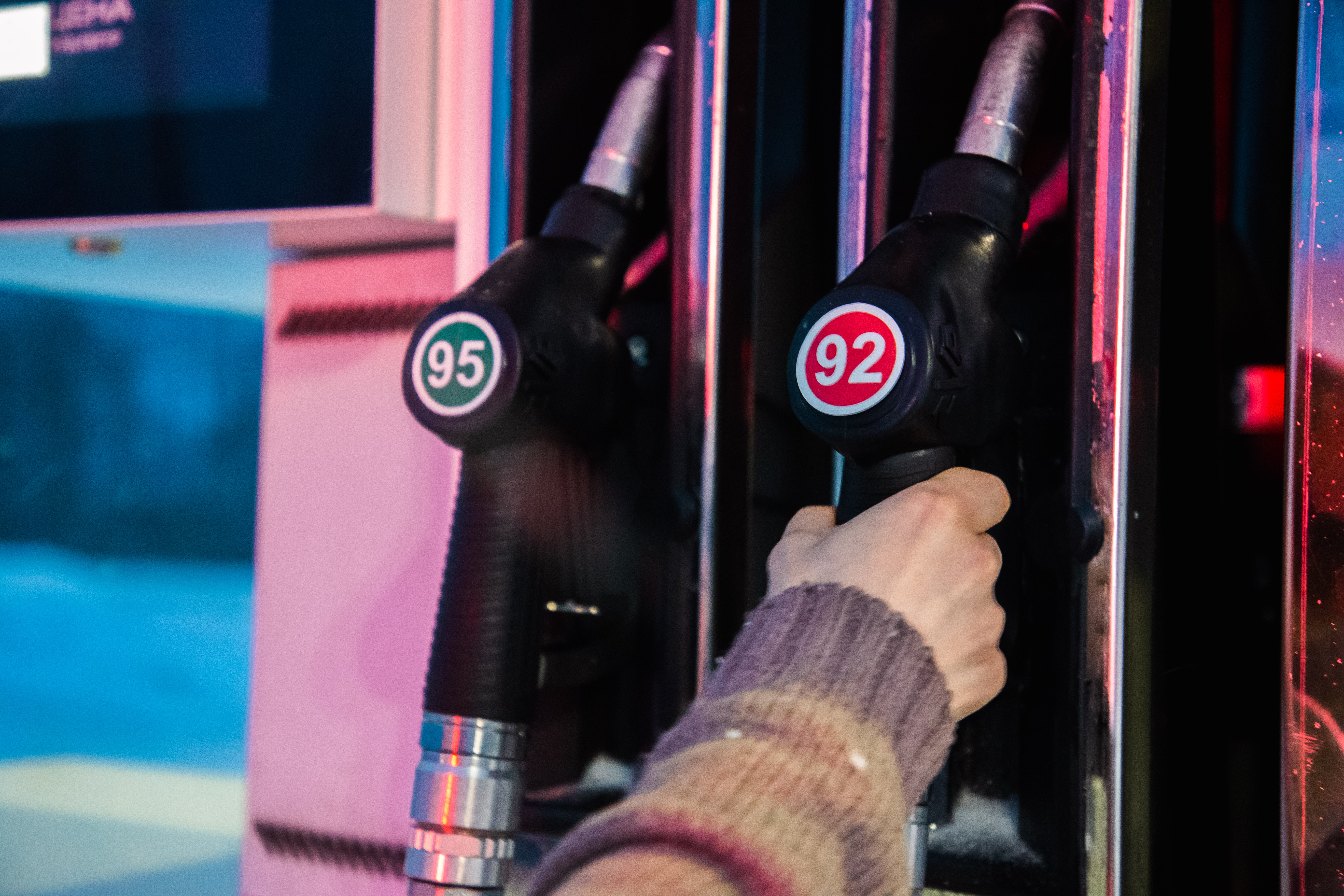 В Тверской области подешевел бензин