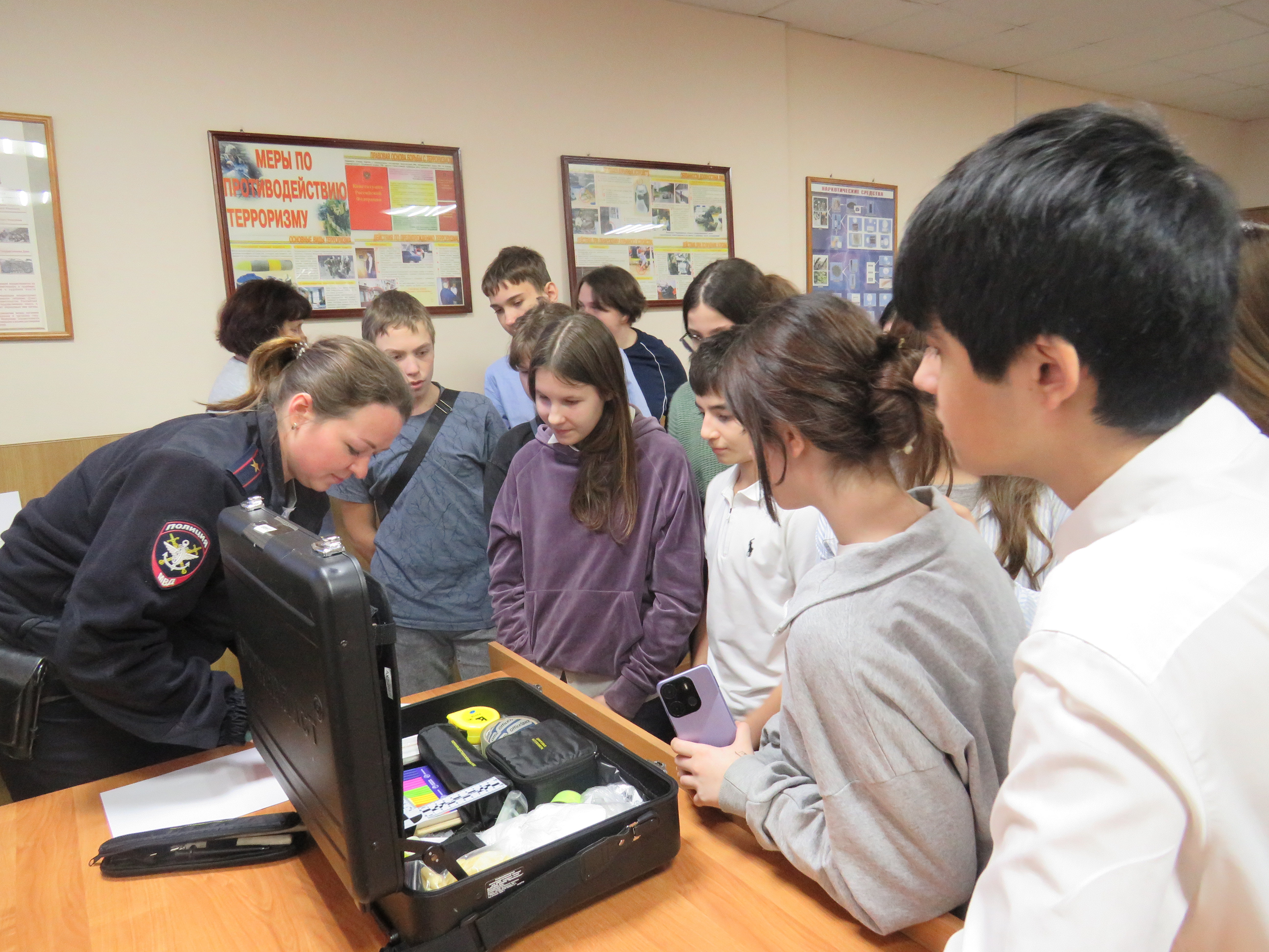 Тверские транспортные полицейские открыли двери для школьников Тверские транспортные полицейские открыли двери для школьников