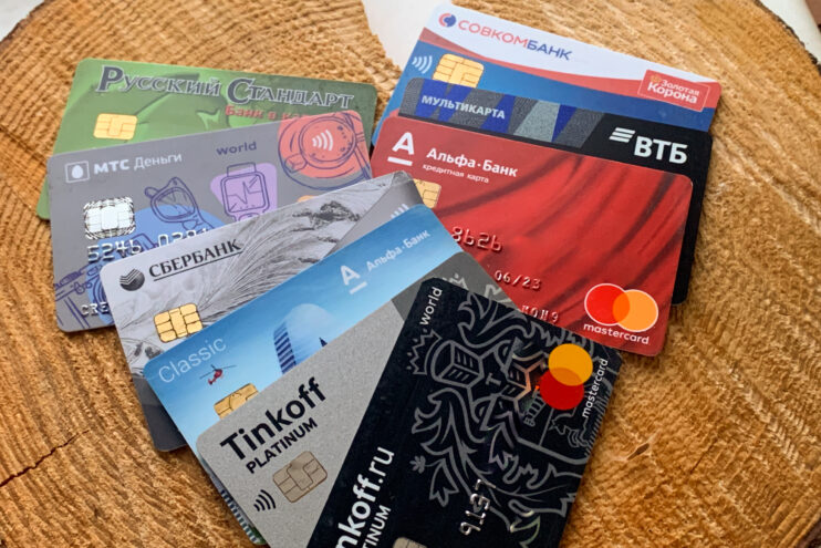 Россияне стали реже брать кредитные карты