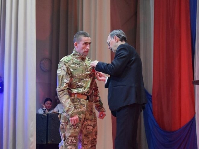 В День Народного единства в Оленино наградили младшего лейтенанта