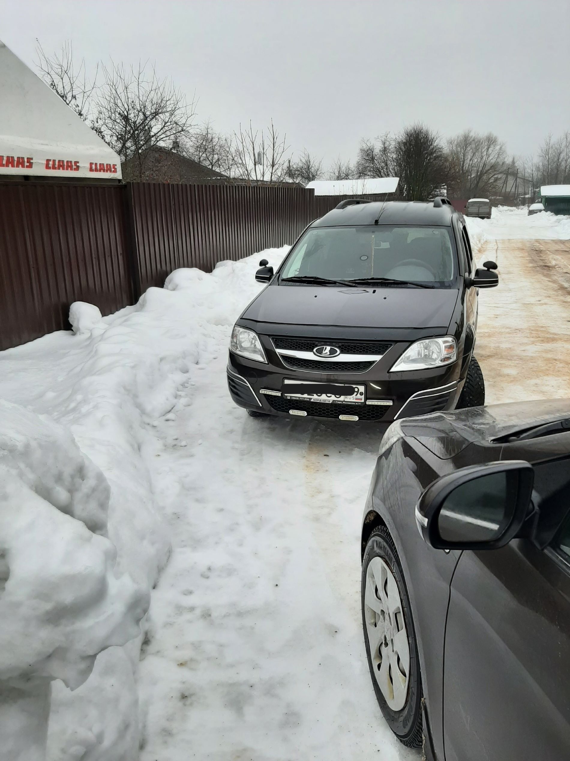 Из-за снежных завалов жителям Тверской области не проехать и не пройти