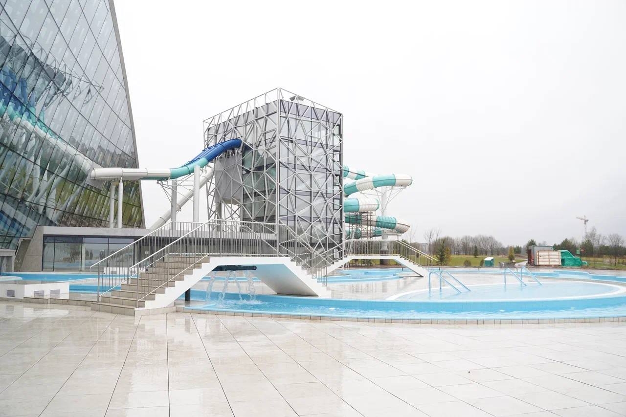 Появились первые фото готовящегося к открытию аквапарка в Тверской области