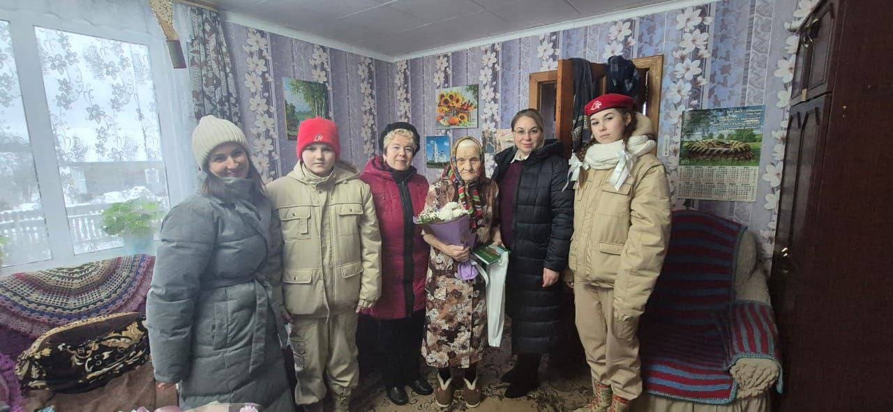 Тепло её рук: как бабушка именинница поддерживает бойцов на фронте Тепло её рук: как бабушка именинница поддерживает бойцов на фронте