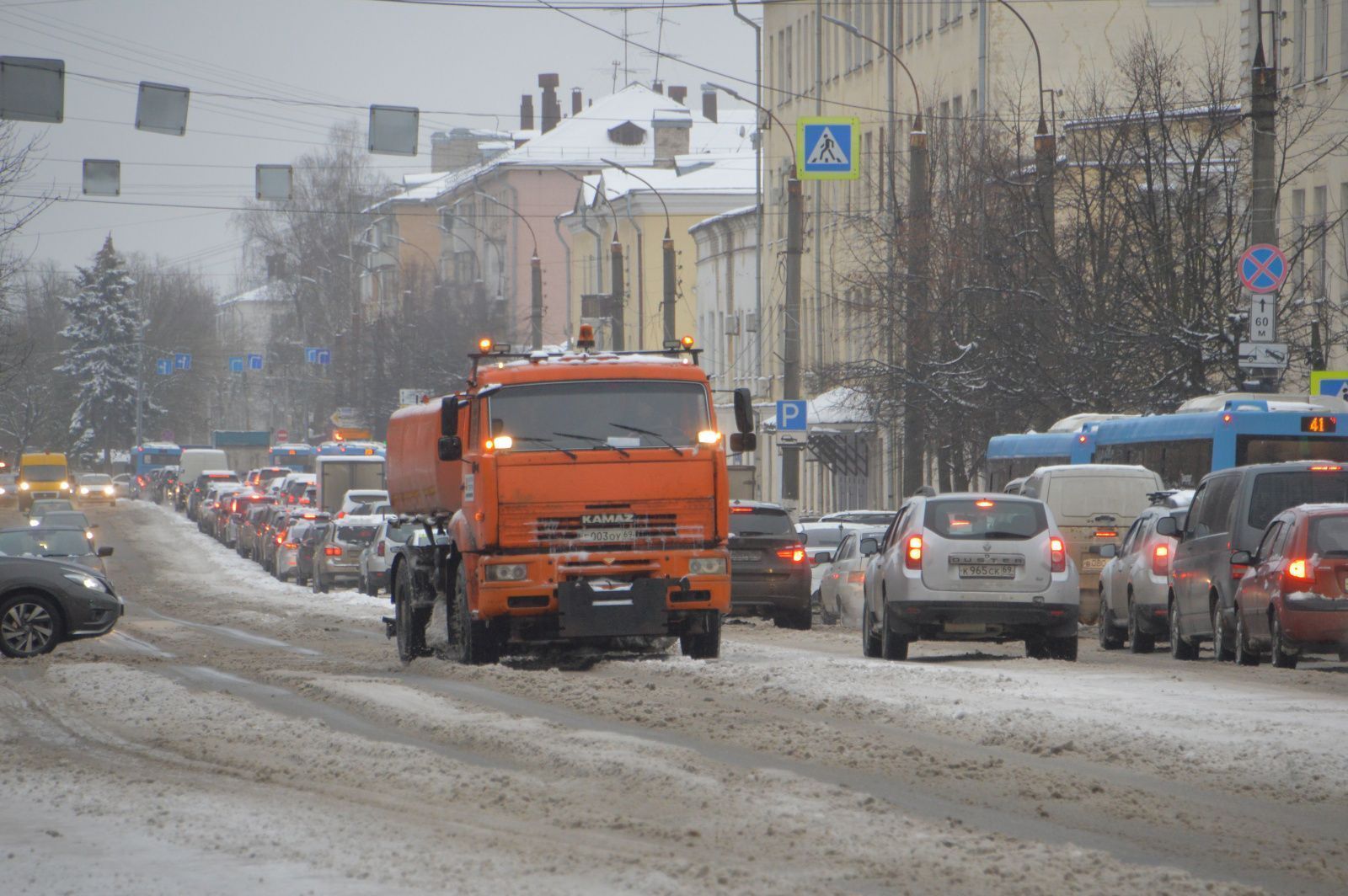 В Твери увеличили количество техники для расчистки улиц В Твери увеличили количество техники для расчистки улиц
