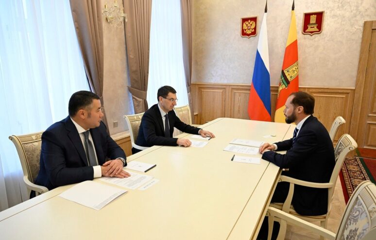 В Тверской области прошла трехсторонняя встреча полпредов президента РФ с новым главой региона В Тверской области прошла трехсторонняя встреча полпредов президента РФ с новым главой региона