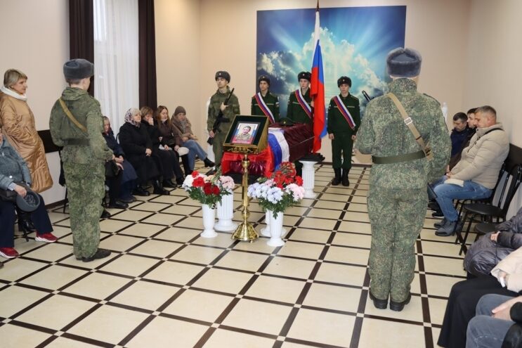 В Тверской области проводили в последний путь стрелка Андрея Низовитина В Тверской области проводили в последний путь стрелка Андрея Низовитина