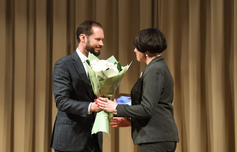Виталий Королев вручил награды специалистам налоговой службы Тверской области