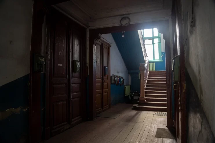 Жильцов многоэтажек могут оштрафовать за коврик у двери