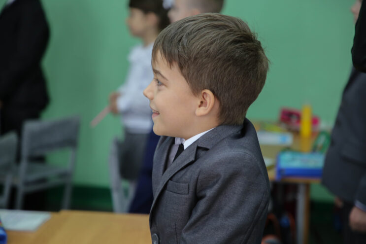 В Оленино школьники делали открытки для любимых мам В Оленино школьники делали открытки для любимых мам