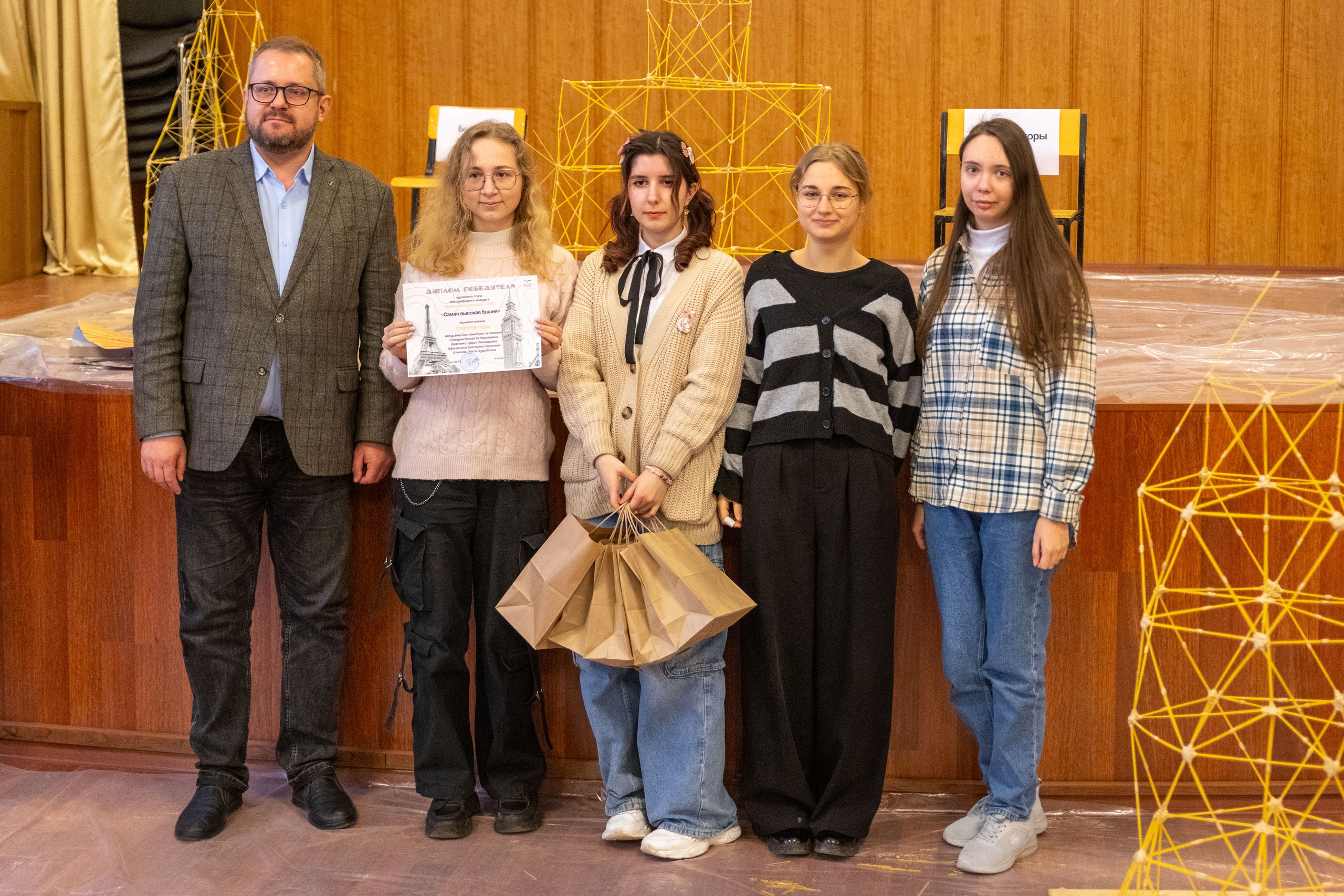 Студенты в Твери построили башни из макарон