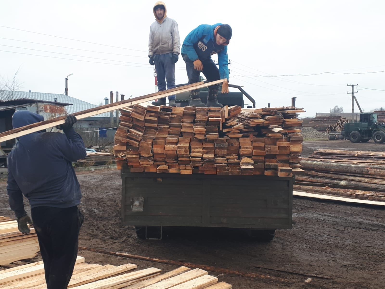 Жители Тверской области отправили на фронт домашнее тепло
