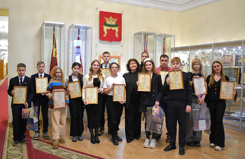 школьникам