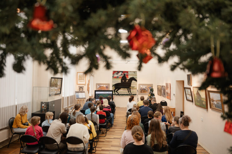 В Твери наградили мастеров новогодней росписи игрушек