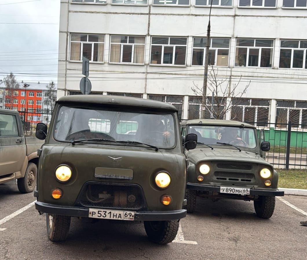 Тверской "Россельхозцентр" передал бойцам автомобили и гуманитарный груз Тверской "Россельхозцентр" передал бойцам автомобили и гуманитарный груз