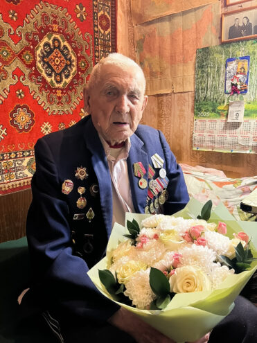 Фронтовик из Тверской области принимает поздравления с вековым юбилеем Фронтовик из Тверской области принимает поздравления с вековым юбилеем