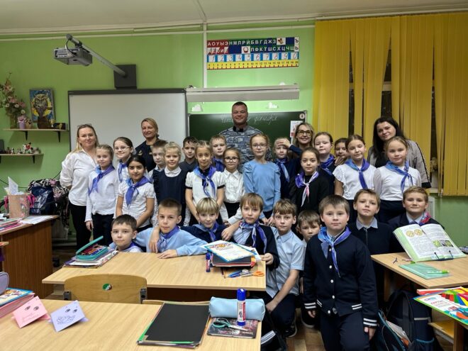 Тверские приставы и школьники подарили бойцам СВО праздничное настроение