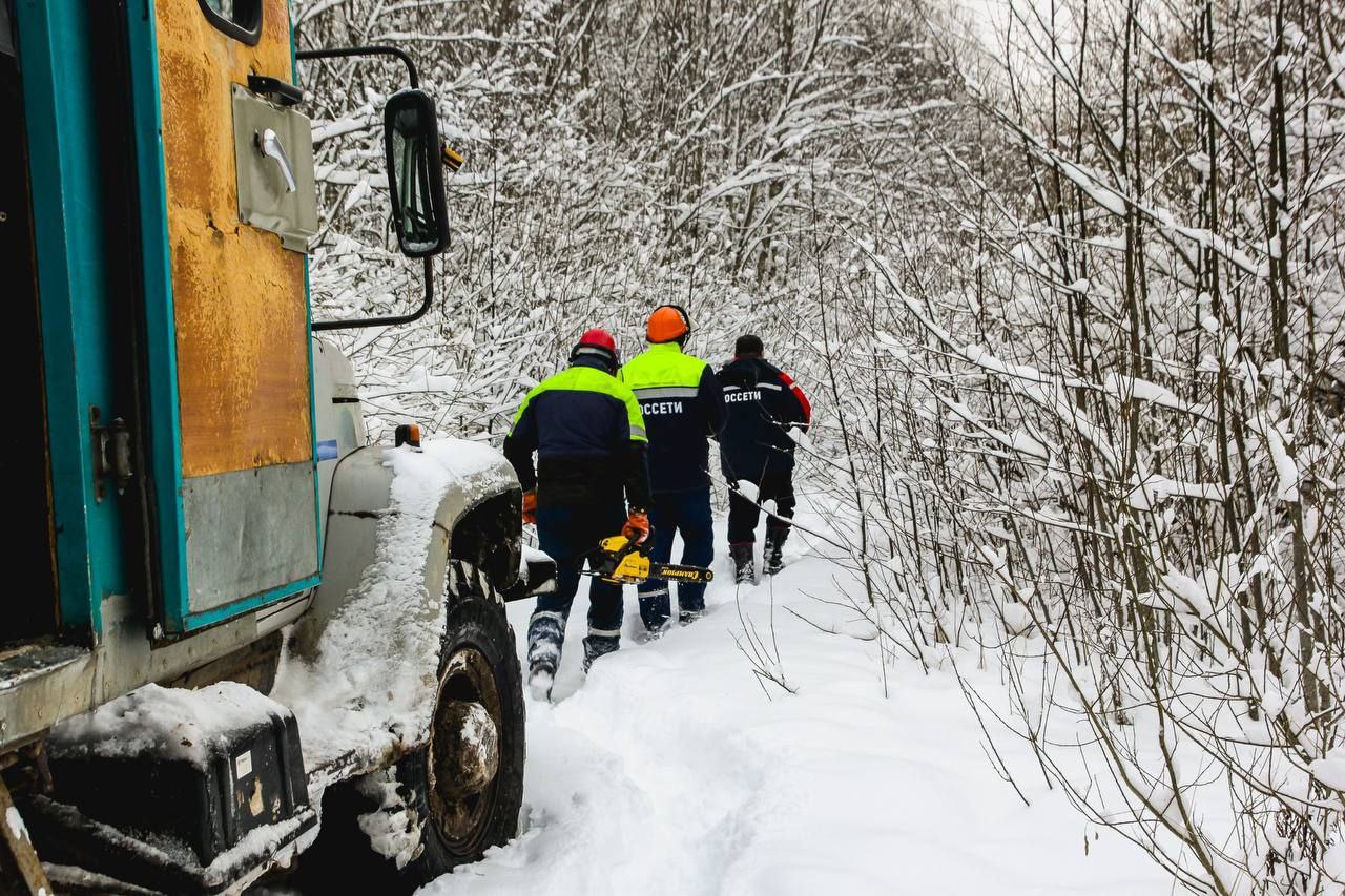 Энергетики «Россети Центр» и «Россети Центр и Приволжье» продолжают устранять повреждения энергообъектов после снегопадов в Тверской области