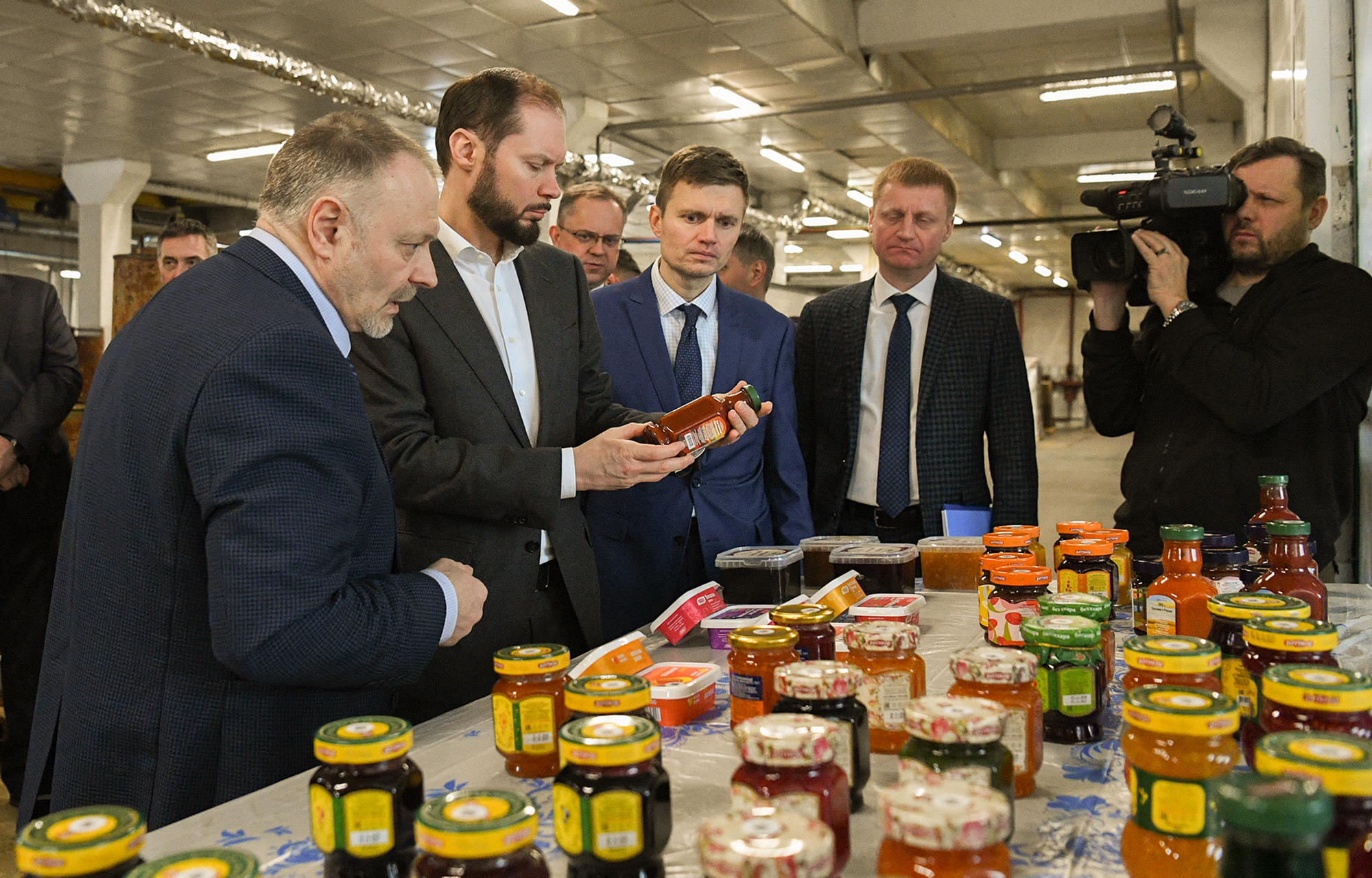 Виталий Королев посетил завод «Ратибор» в Селижарово