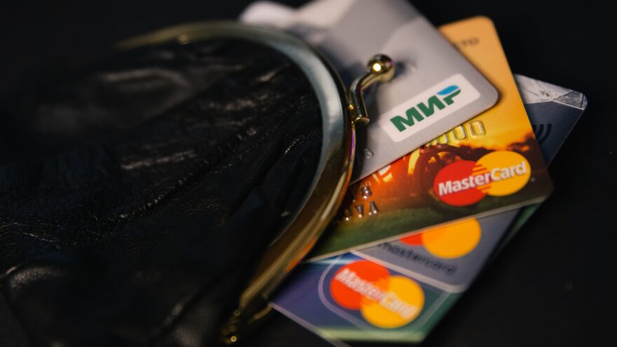 Карты «Мир» продолжат работать после истечения срока действия