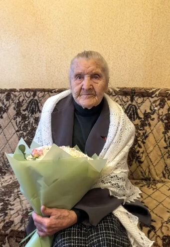 Жительница Тверской области принимает поздравления с вековым юбилеем Жительница Тверской области принимает поздравления с вековым юбилеем