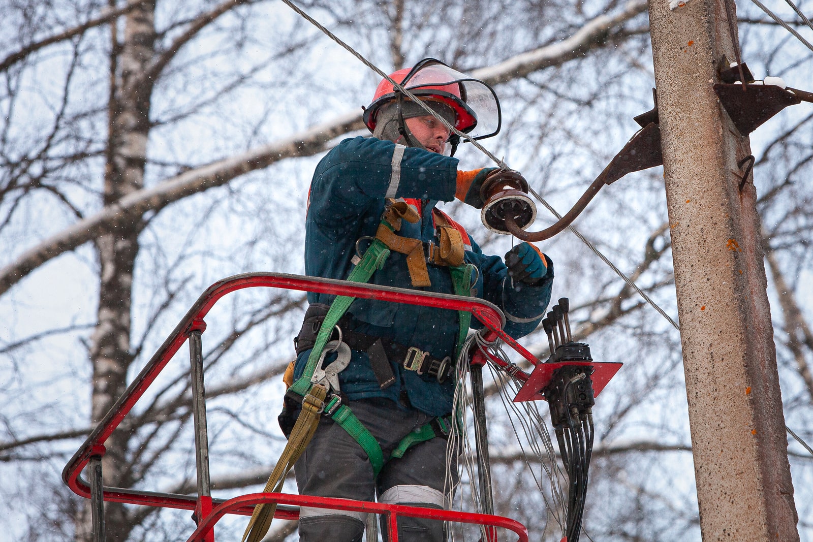 Энергетики «Тверьэнерго» устранили более 80 % повреждений на линиях электропередачи после снежного циклона Энергетики «Тверьэнерго» устранили более 80 % повреждений на линиях электропередачи после снежного циклона