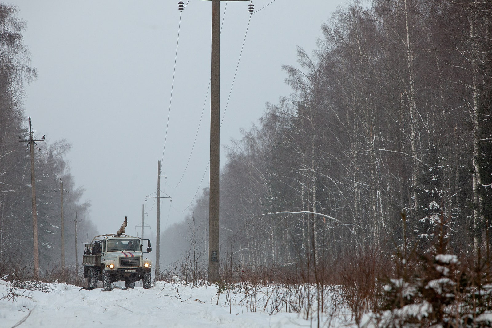 Энергетики «Тверьэнерго» работают в особом режиме из-за снежного циклона в Верхневолжье