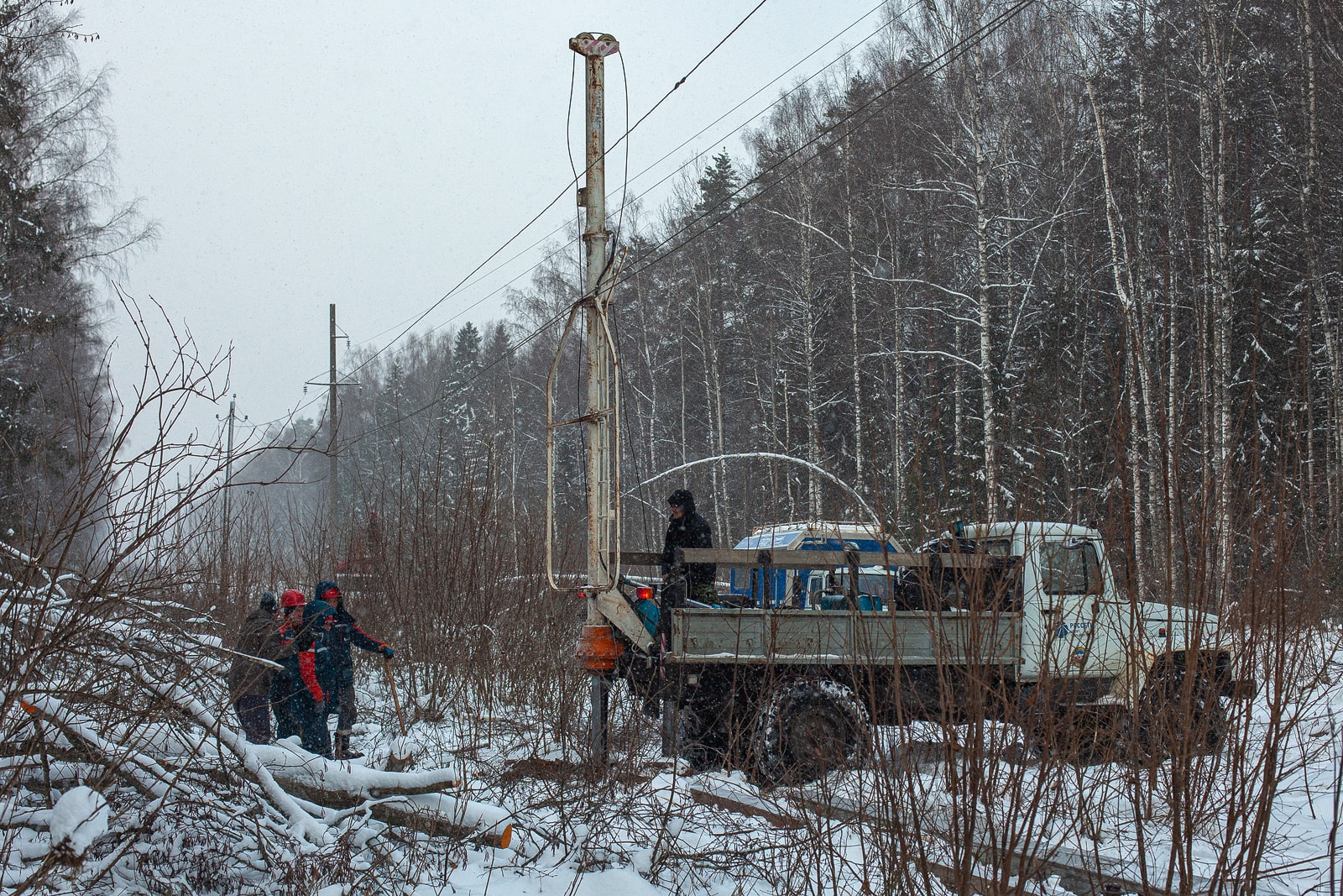 Энергетики «Тверьэнерго» работают в особом режиме из-за снежного циклона в Верхневолжье