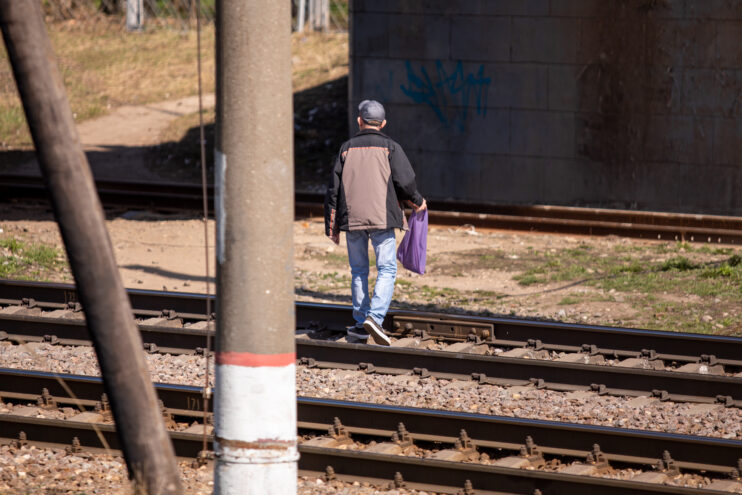 Мужчина пострадал под колесами скоростного поезда в Тверской области